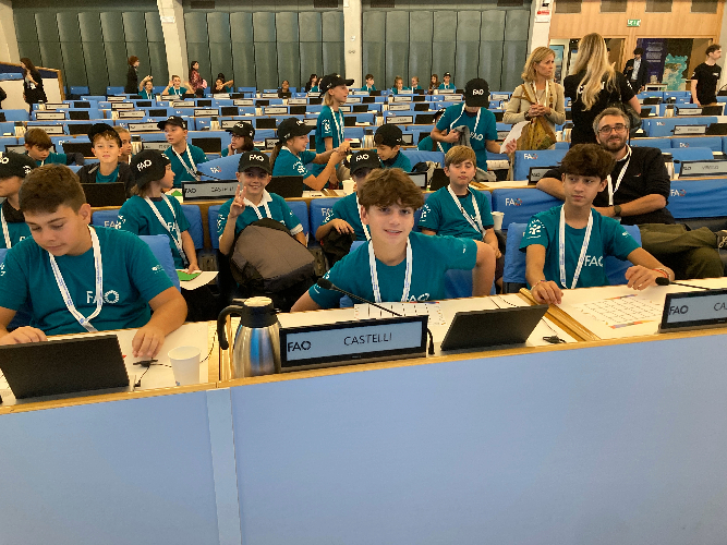 <p>Studenti della Castelli International in piena azione per un futuro sostenibile</p>
